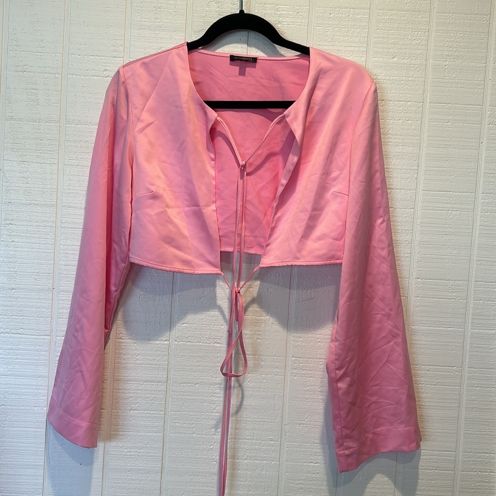 Pink cropped long sleeve silk like shirt with two front ties